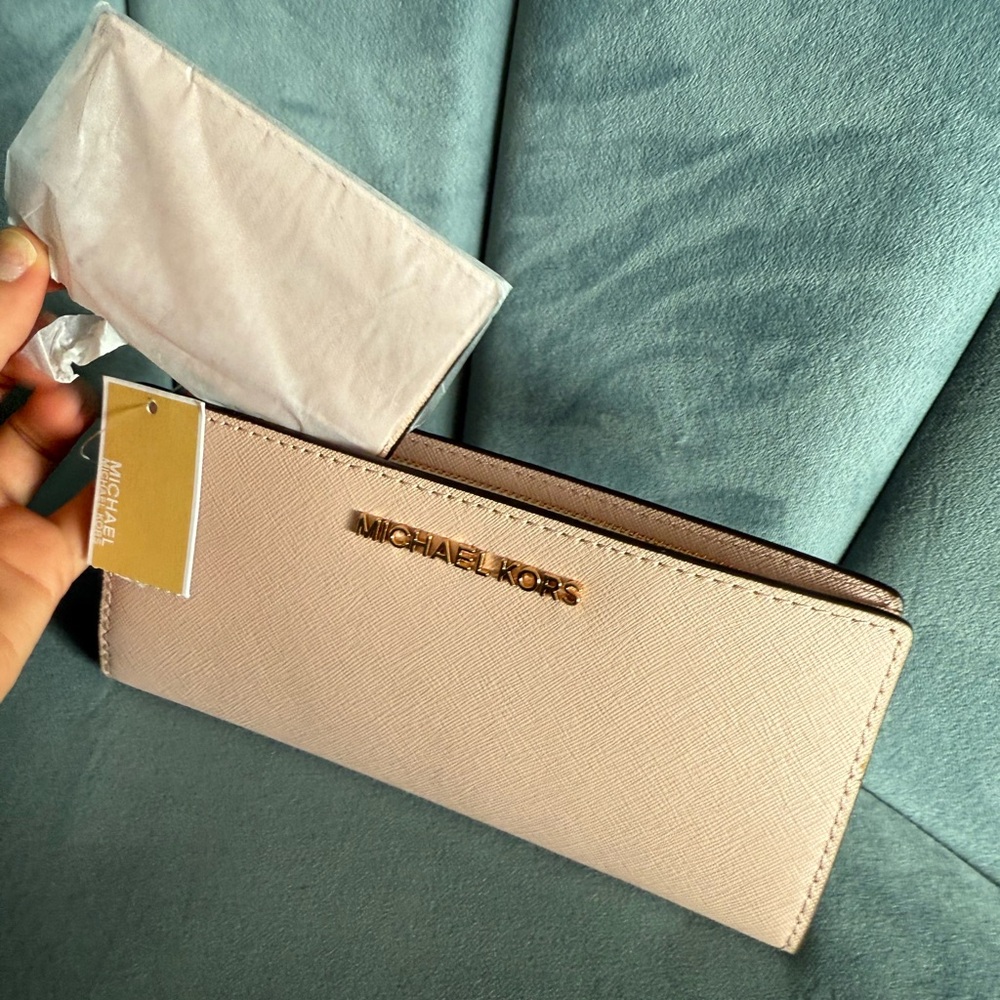 Michael Kors Pink Wallet Sleek Minimalist Design - Picture 3 of 9